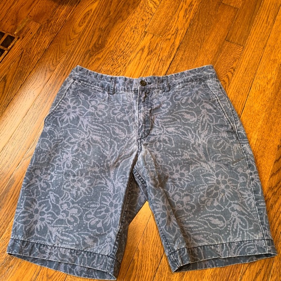 Navy Floral Men’s Shorts Size 32 - Picture 1 of 4